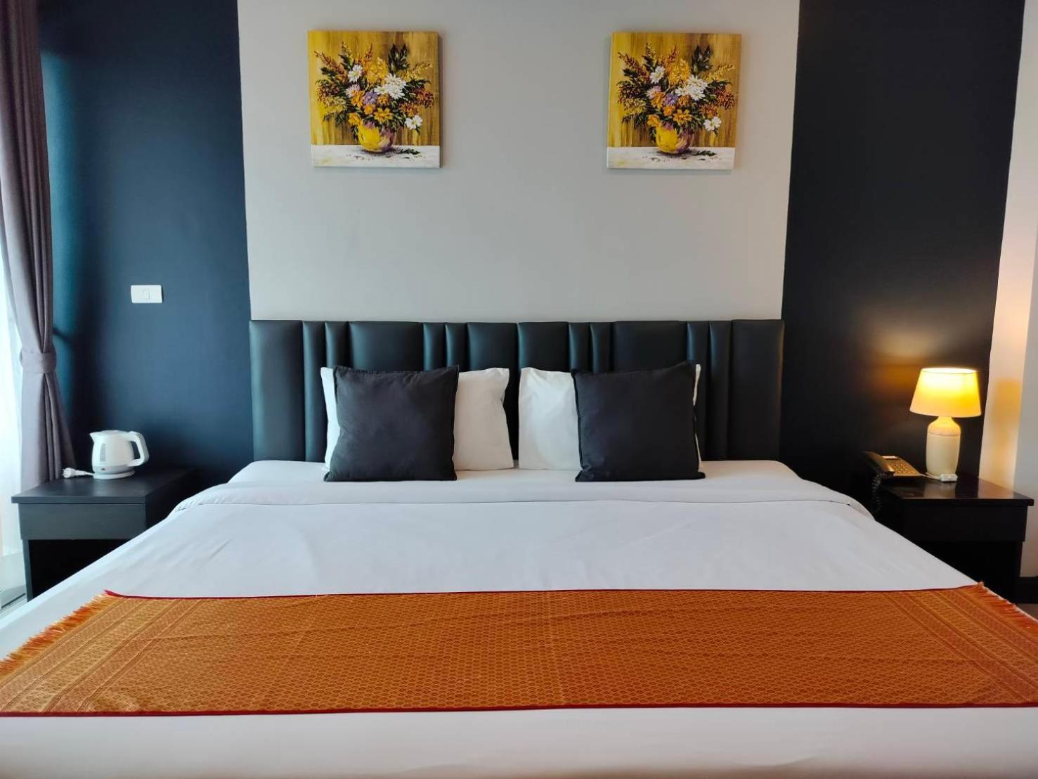 May House Karon Beach Ban Karon Екстериор снимка