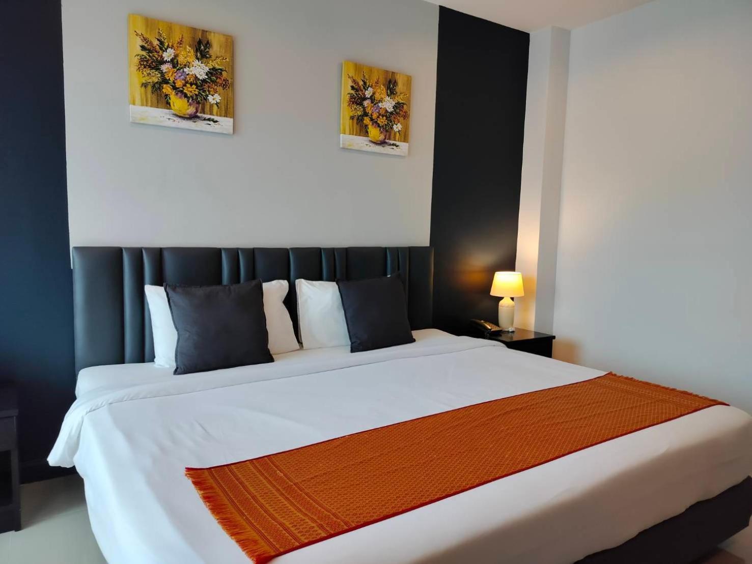 May House Karon Beach Ban Karon Екстериор снимка