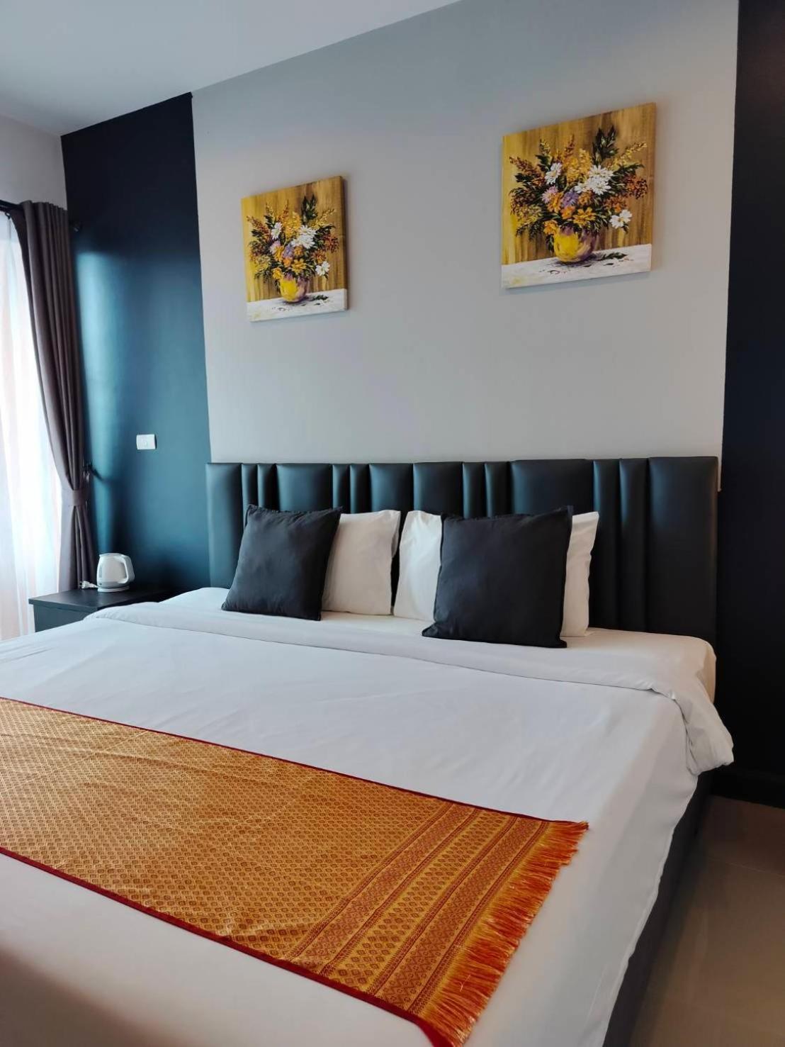May House Karon Beach Ban Karon Екстериор снимка