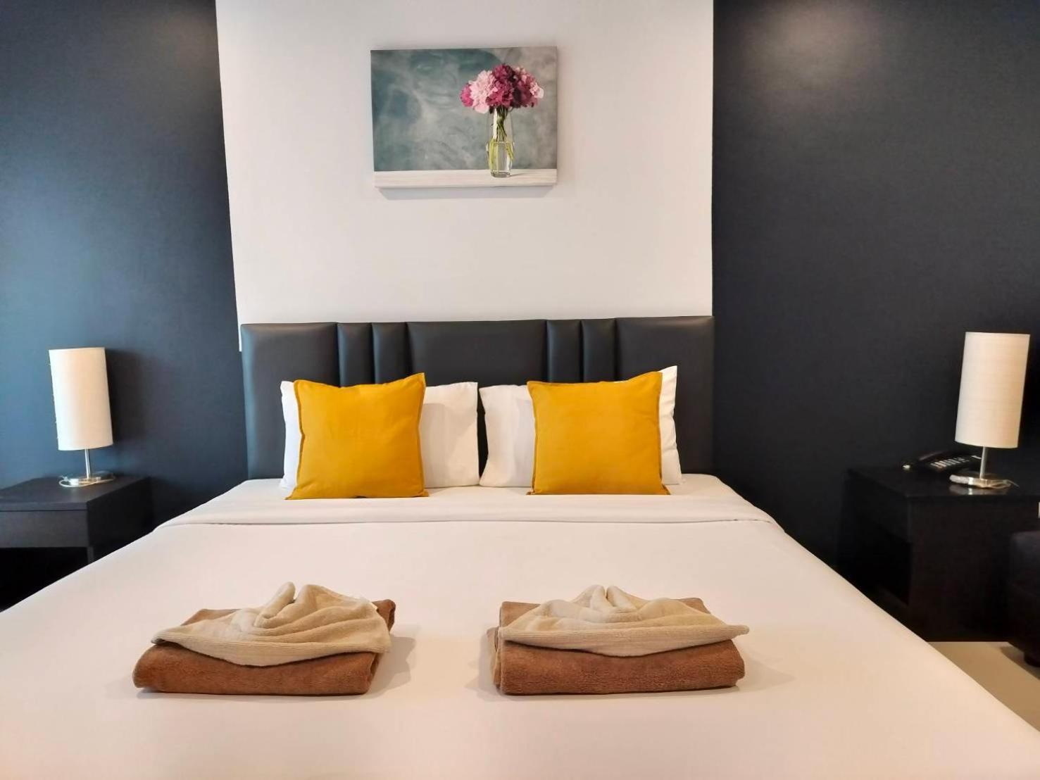 May House Karon Beach Ban Karon Екстериор снимка