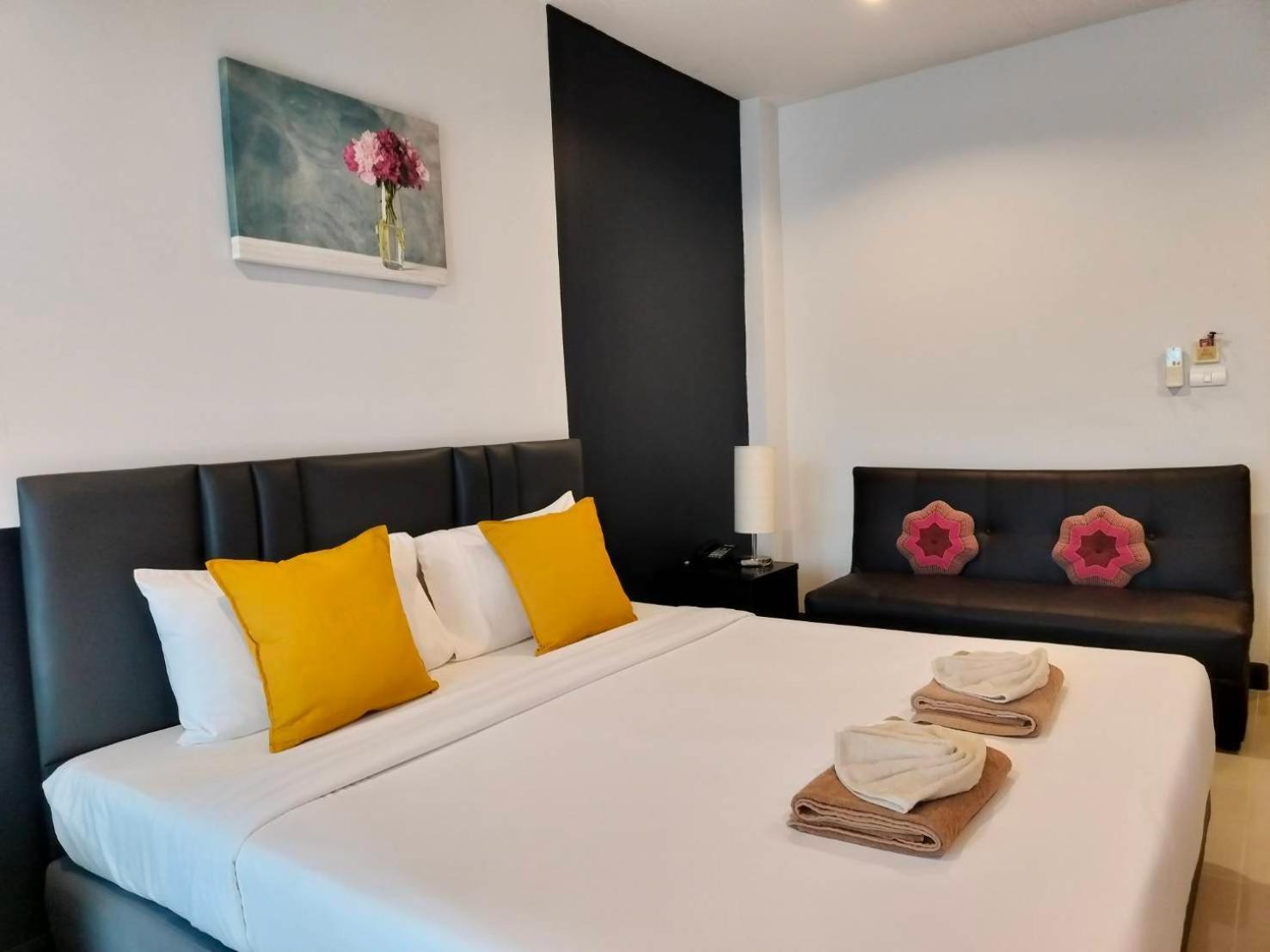 May House Karon Beach Ban Karon Екстериор снимка