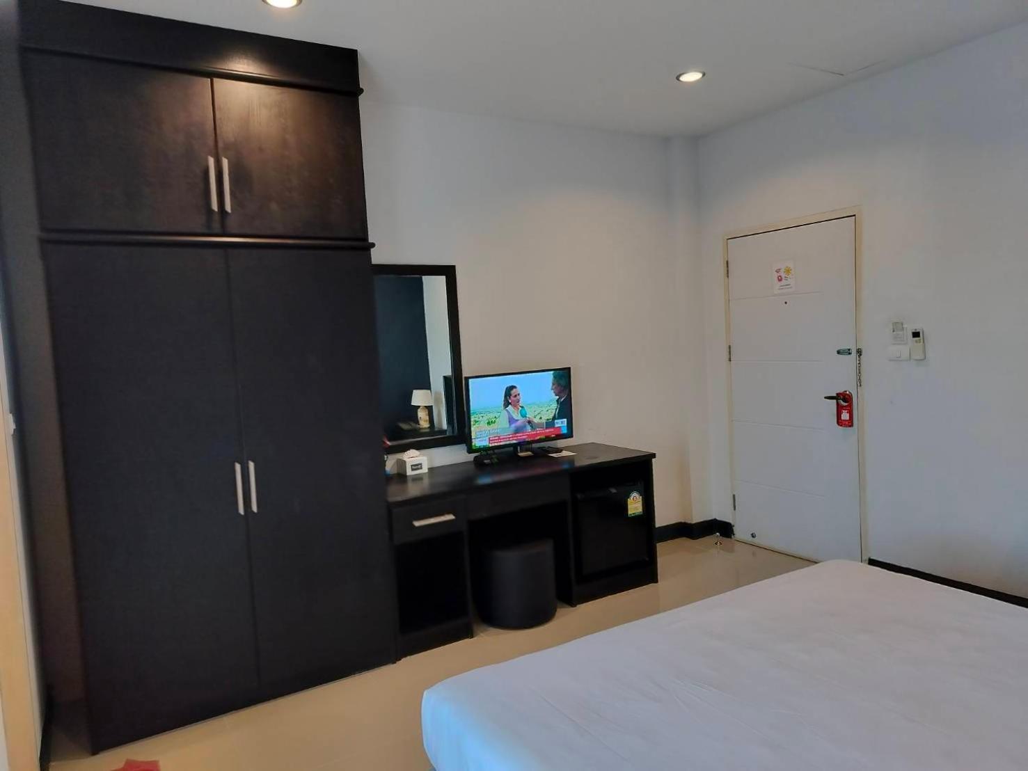 May House Karon Beach Ban Karon Екстериор снимка