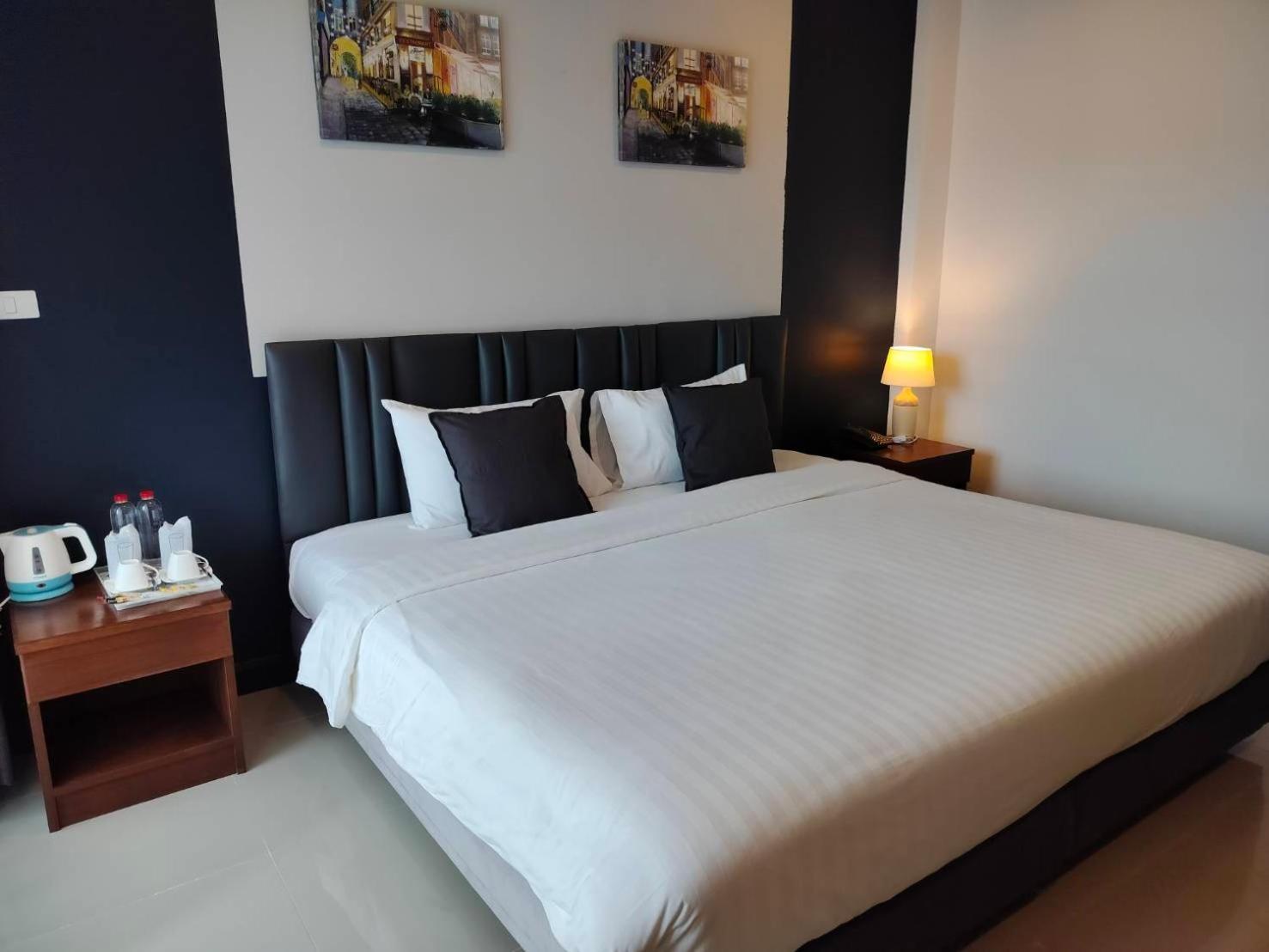 May House Karon Beach Ban Karon Екстериор снимка