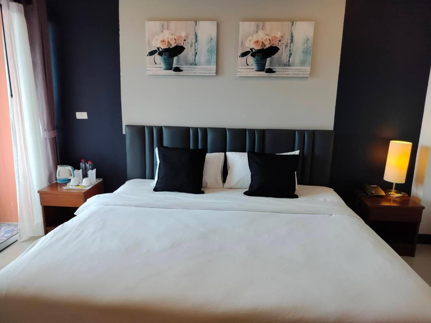 May House Karon Beach Ban Karon Екстериор снимка