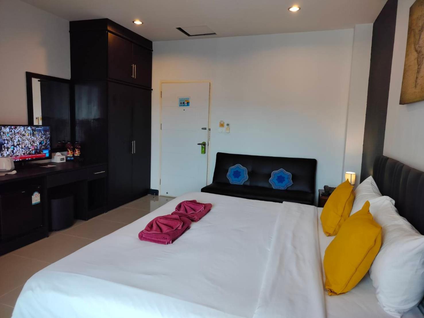 May House Karon Beach Ban Karon Екстериор снимка