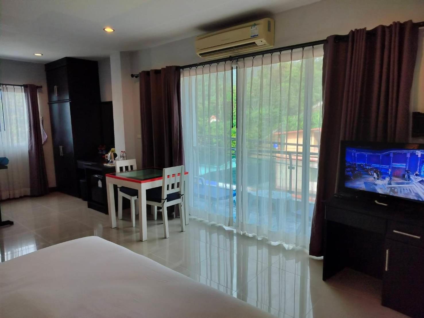 May House Karon Beach Ban Karon Екстериор снимка