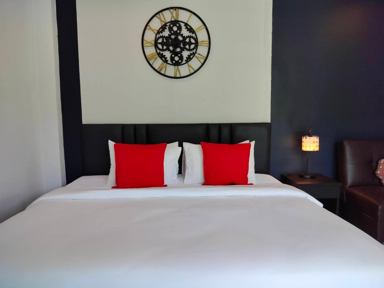 May House Karon Beach Ban Karon Екстериор снимка