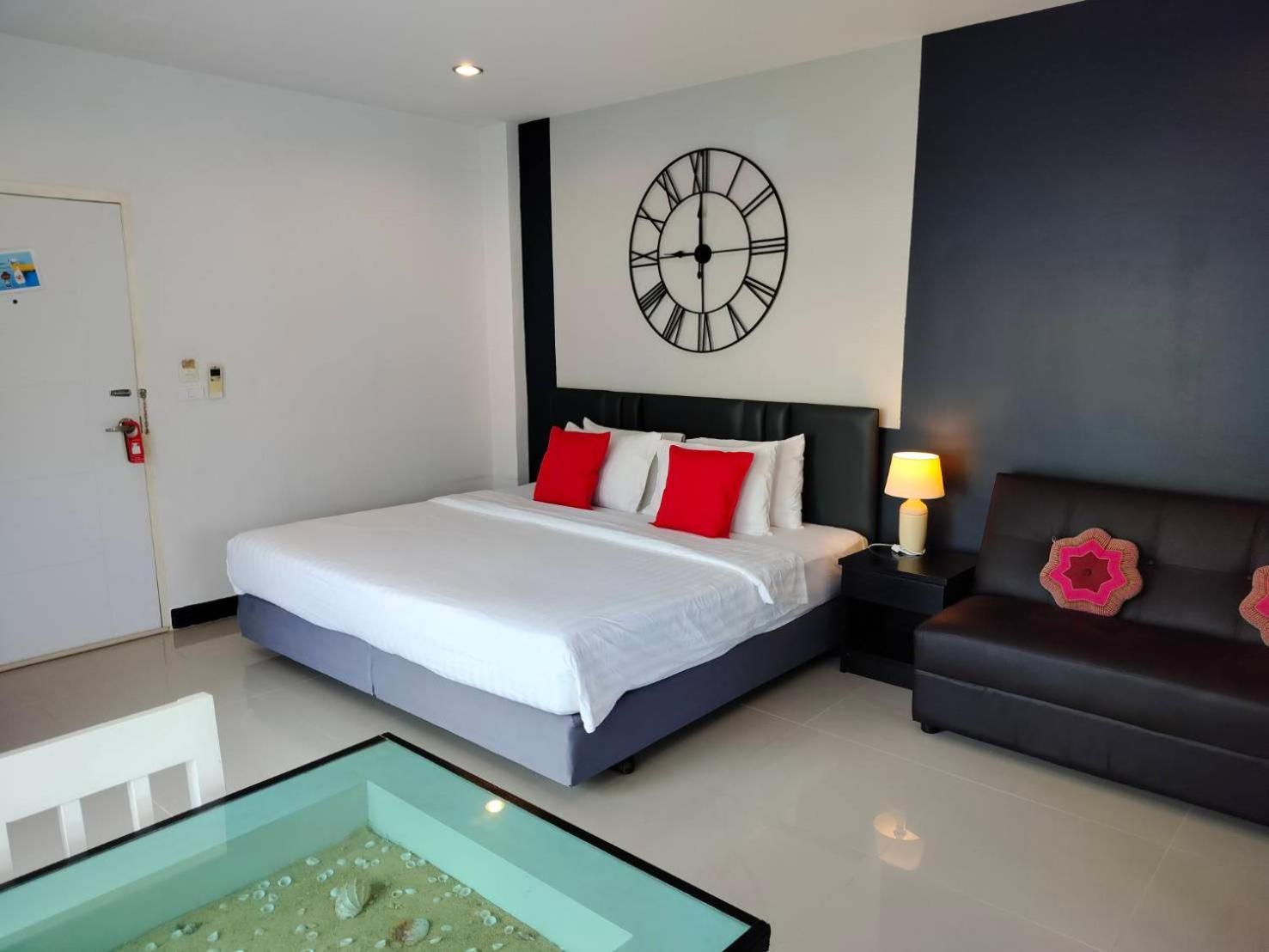 May House Karon Beach Ban Karon Екстериор снимка