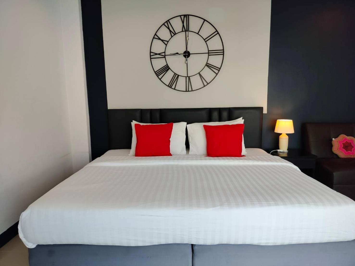 May House Karon Beach Ban Karon Екстериор снимка