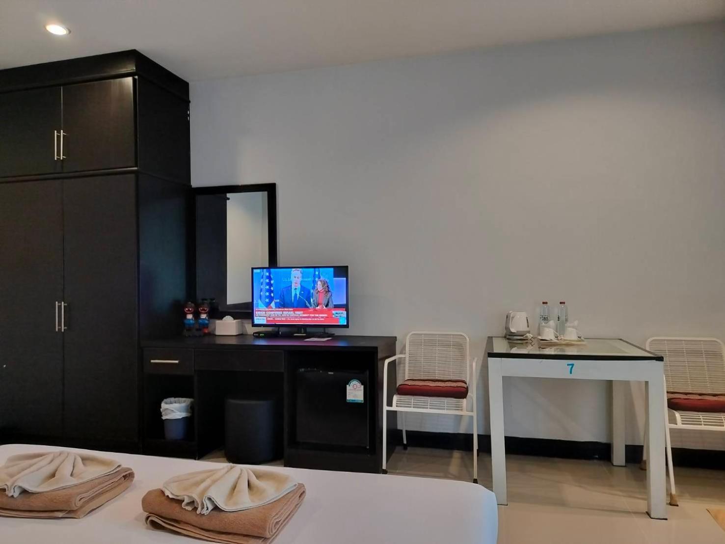 May House Karon Beach Ban Karon Екстериор снимка