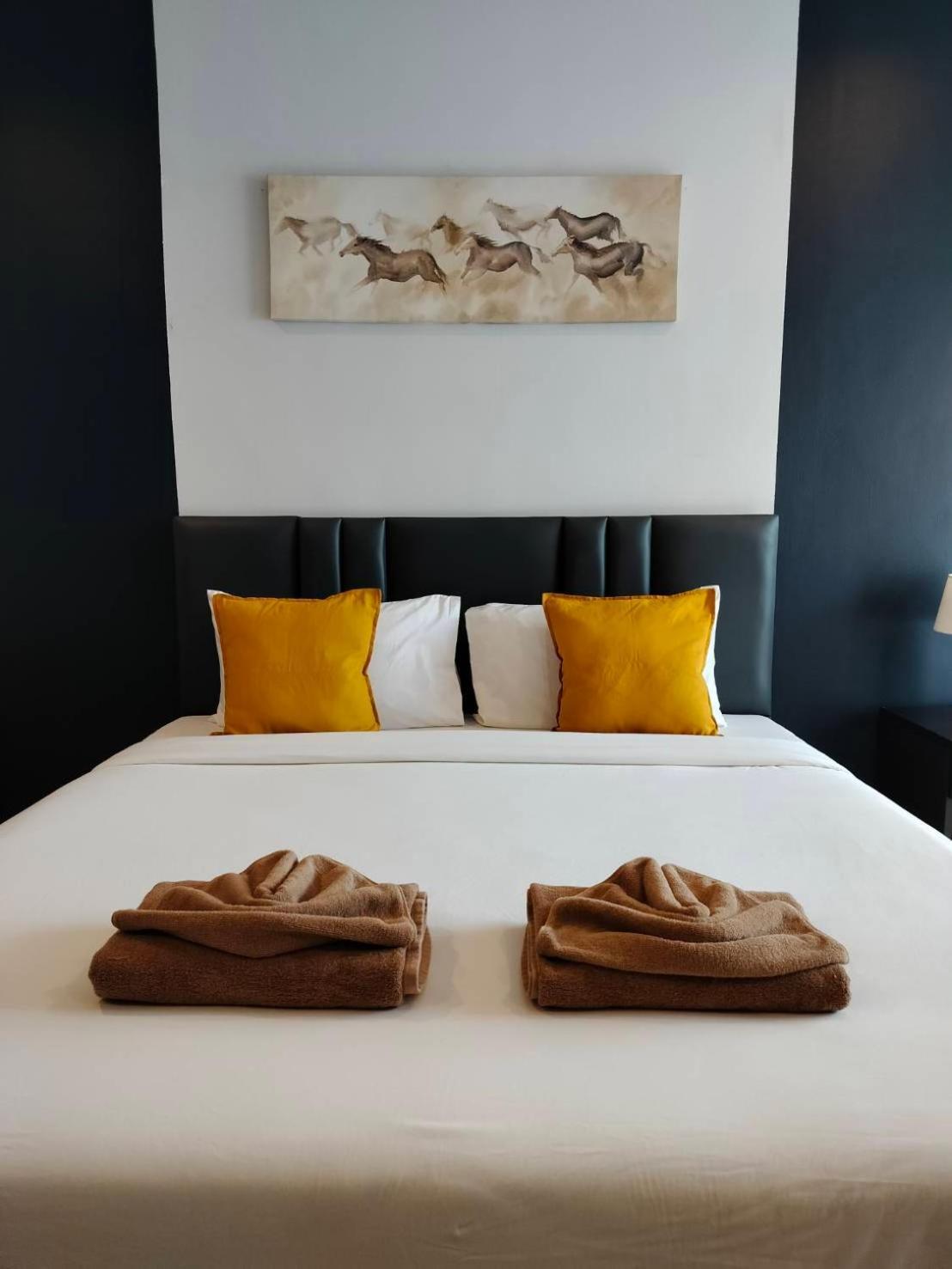 May House Karon Beach Ban Karon Екстериор снимка